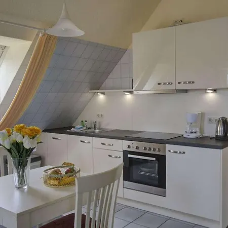 On The Floor By The Golf Course * Φέμαρν