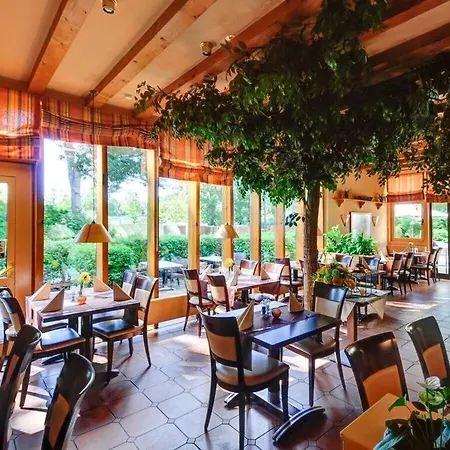 On The Floor By The Golf Course Φέμαρν