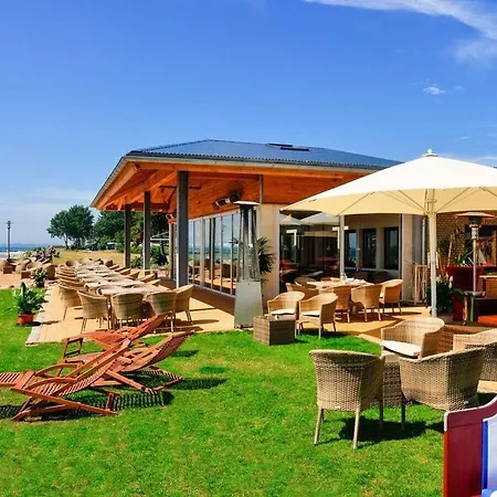 On The Floor By The Golf Course Φέμαρν